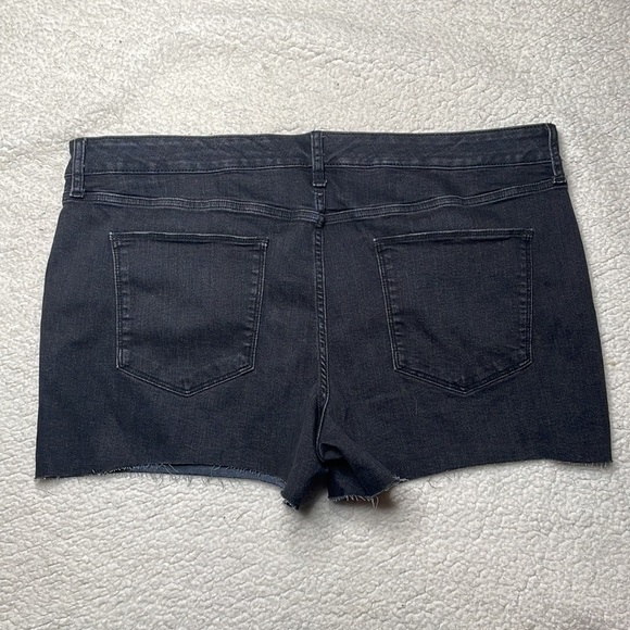 Universal Thread Shorts Black stretchy, size 20 Comfy - Picture 5 of 6